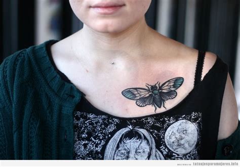 tatuajes entre los pechos para mujer|Los mejores tatuajes en el pecho para mujer 